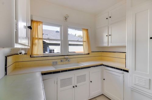 1501 Grove St, San Diego CA 92102-1439 exterior