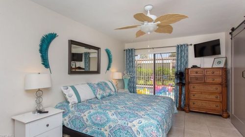 905 52nd St, Cape Coral FL  33914-7086 exterior