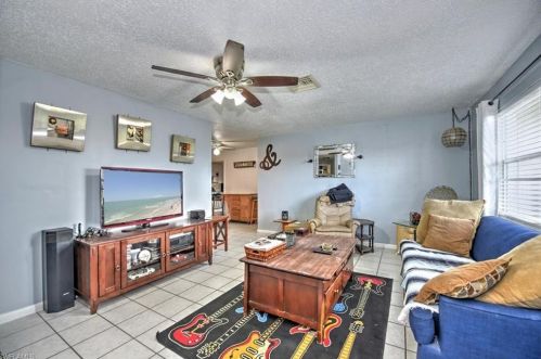 2011 25th Ter, Cape Coral, FL 33904-3276