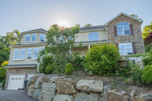 27 Rock Ridge Rd, Parsippany NJ  07834-2310 exterior