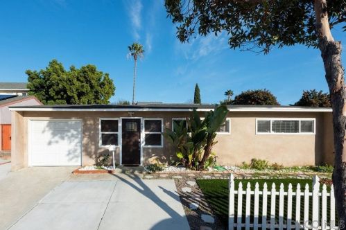 4075-77 Clairemont Dr, San Diego CA exterior