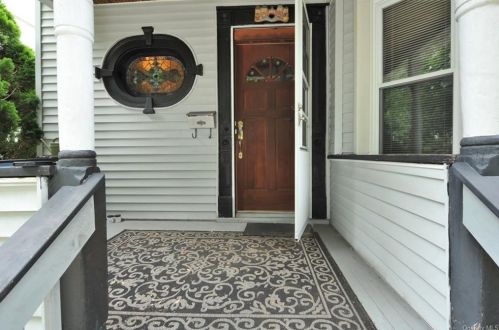8 Prospect Pl, Crotonville, NY 10562-5004