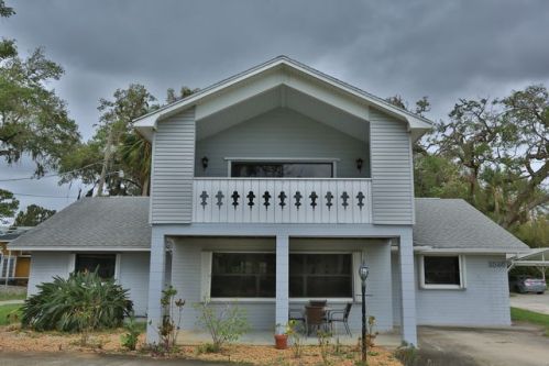 1528 Riverside Dr, Edgewater FL  32132-3622 exterior