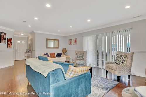 251 Tulip Ln, East Freehold NJ  07728-4033 exterior