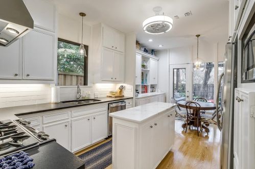 2131 Warner Rd, Fort Worth TX  76110-1747 exterior