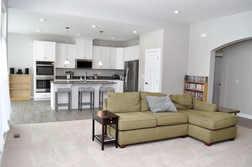 1702 Keela Dr, Pataskala OH  43062-7121 exterior