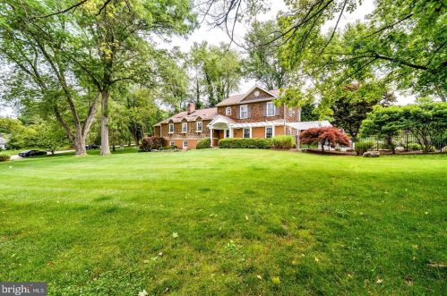851 Farragut Rd, Berwyn, PA 19312-2004