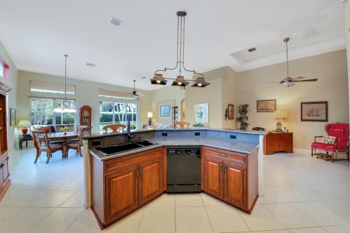 7110 Veneto Dr, Boynton Beach FL  33437-3741 exterior