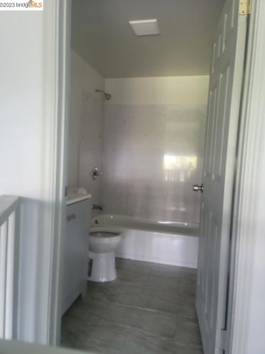 2215 88th Ave, Oakland CA  94605-3923 exterior