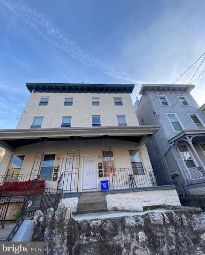 3202 Hamilton St, Philadelphia, PA 19104-2517