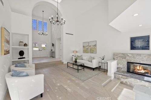 24370 Mornington Dr, Santa Clarita CA  91355-2037 exterior