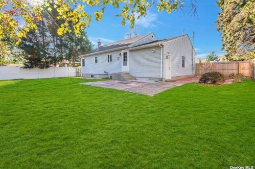 516 Greene Ave, North Lindenhurst NY  11757-3449 exterior