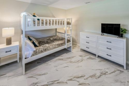 2216 Buckingham Ln, Naples FL  34112-5415 exterior