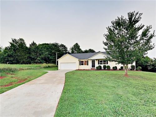 129 Natawest Dr, Statesville, NC 28625-1945