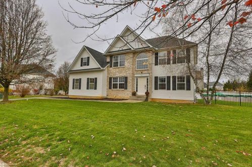 903 Red Maple Ln, Easton, PA 18040-8223