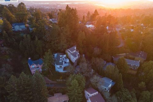 6566 Chelton Dr, Oakland, CA 94611-1616