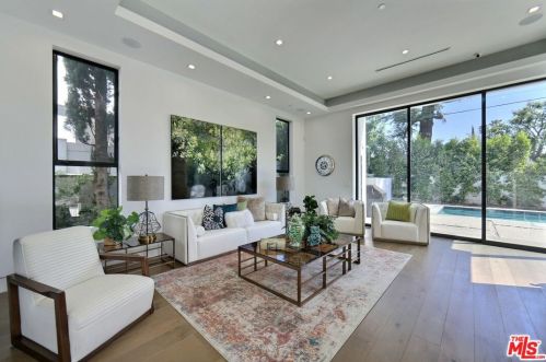 5128 Noble Ave, Van Nuys CA  91403-1376 exterior