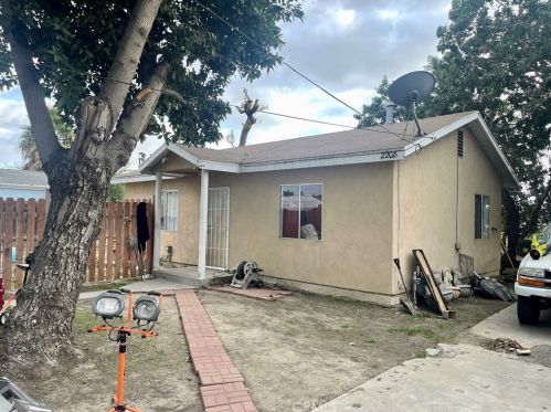 2206 Arlington St, Long Beach, CA 90810-2004