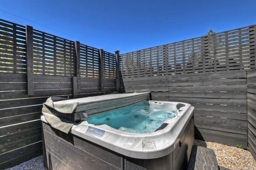 1125 Big Bear Blvd, Big Bear City CA  92314-9277 exterior