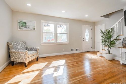 60 Crestwood Ave, Waterbury CT  06704-1621 exterior