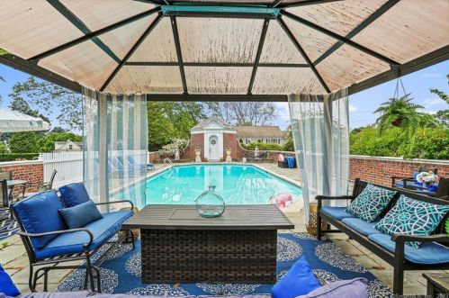 124 Old Battery Rd, Bridgeport CT  06605-3616 exterior