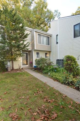 17 Currier Ct, Cheshire, CT 06410-1426