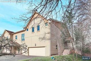 38 Rio Vista Dr, Allendale NJ  07401-1619 exterior