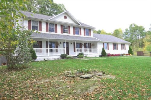 3 Amanda Cir, Highland, NY 12528-2738