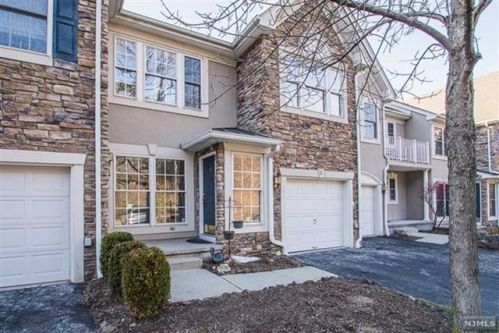 24 Rosewood Ct, Paterson, NJ 07508-3149