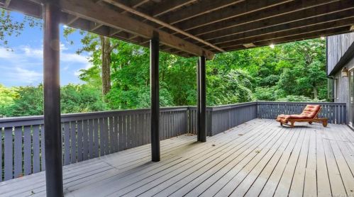 132 Woodland Dr, Pleasantville NY  10570-3612 exterior