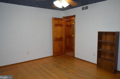 19 Marmic Dr, Southampton PA 18966-1728 exterior