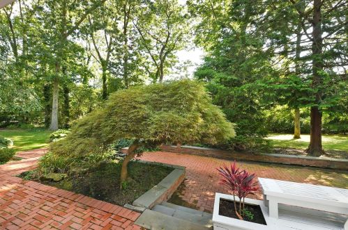 19 Montrose Pl, Huntington Station NY 11747-3403 exterior