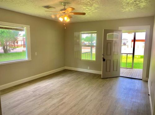 104 7th St, Morgans Point TX  77571-4922 exterior