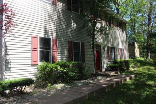 2815 Pocono Cir, Bartonsville, PA 18321-7797