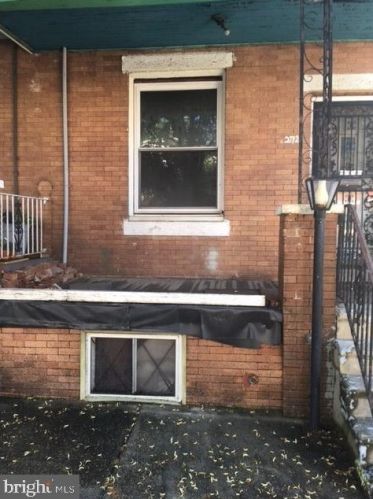 2721 29th St, Philadelphia, PA 19132-1804