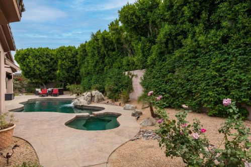 8 King Edward Ct, Rancho Mirage CA  92270-1621 exterior