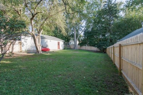 24 Clover St, Middletown CT  06457-5219 exterior