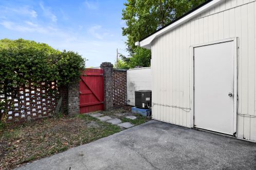 703 Center St, Mount Pleasant SC  29464-4902 exterior