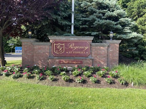 644 Regency Dr, Fishkill, NY 12524-4940