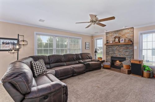 5924 Elderberry Dr, Orefield PA  18069-8811 exterior