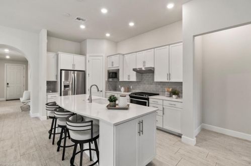 2754 Aviamar Cir, Naples FL 34114-0097 exterior