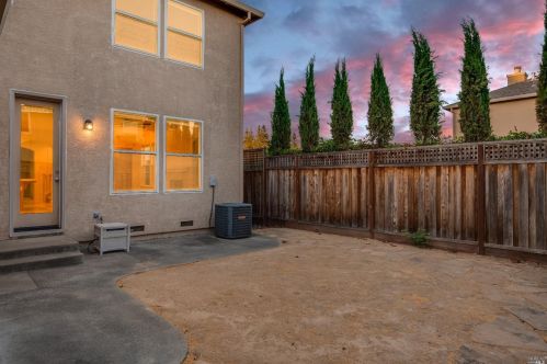 407 Goblet Pl, Windsor CA  95492-6676 exterior