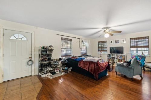 1230 Delano St, Austin, TX 78721-2104