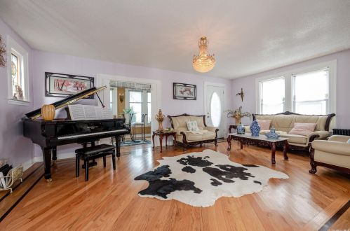 84-40 Kendrick Pl, Jamaica, NY 11432-2131