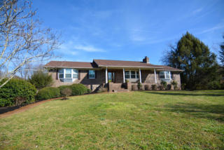 1904 River Shores Dr, Knoxville, TN 37914-6026