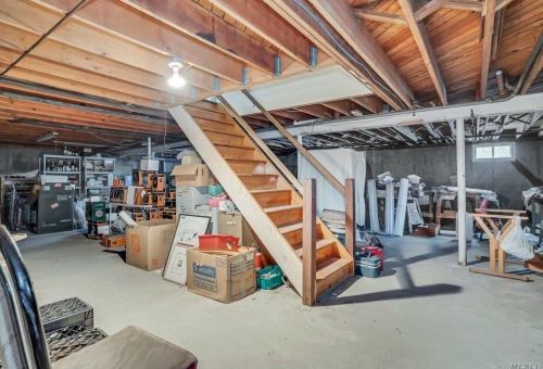 3 Roosevelt Ave, Muttontown NY 11545-1531 exterior