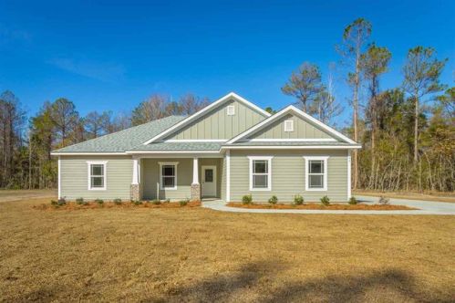 212 Parkside Cir, Crawfordville, FL 32327-7415