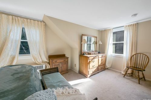 34 Twin Cedar Ln, Northport NY  11768-2232 exterior