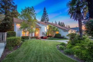 643 Woodhaven Ln, Fresno, CA 93720-1285