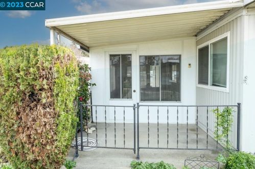 2103 Dalis Dr, Concord, CA 94520-5439